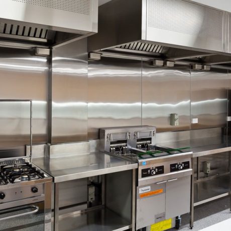 اهمیت تعمیر و نگهداری از تجهیزات آشپزخانه صنعتی
