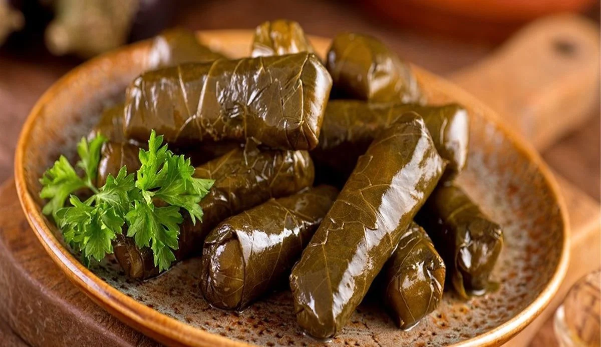 دلمه برگ مو با گوشت: تلفیقی از طعم و هنر